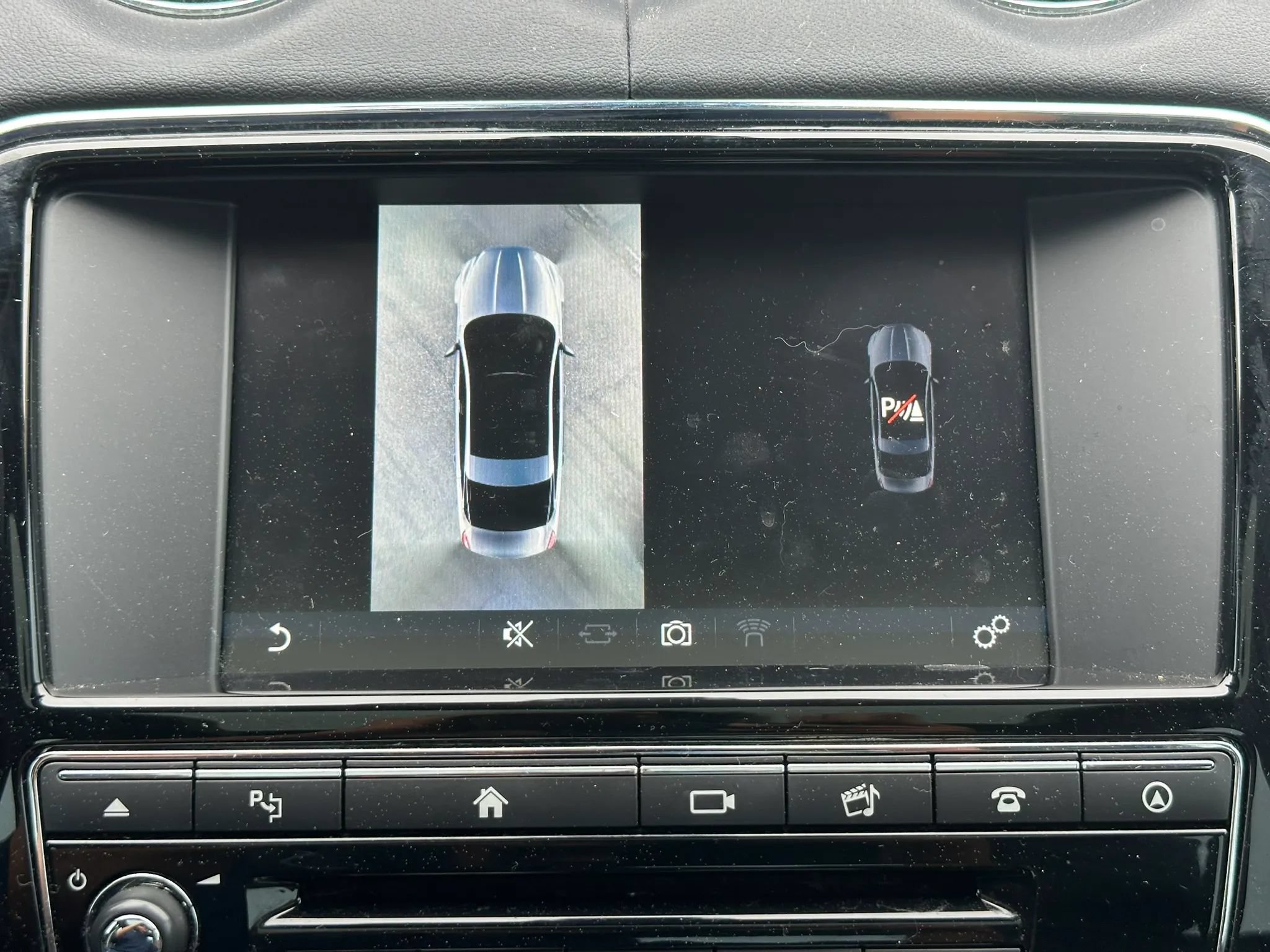 Used 2016 Jaguar XJ R-Sport RWD image 49