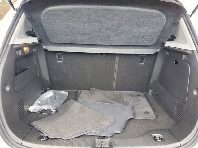 Used 2022 Chevrolet Trax LT w/ LT Convenience Package image 11