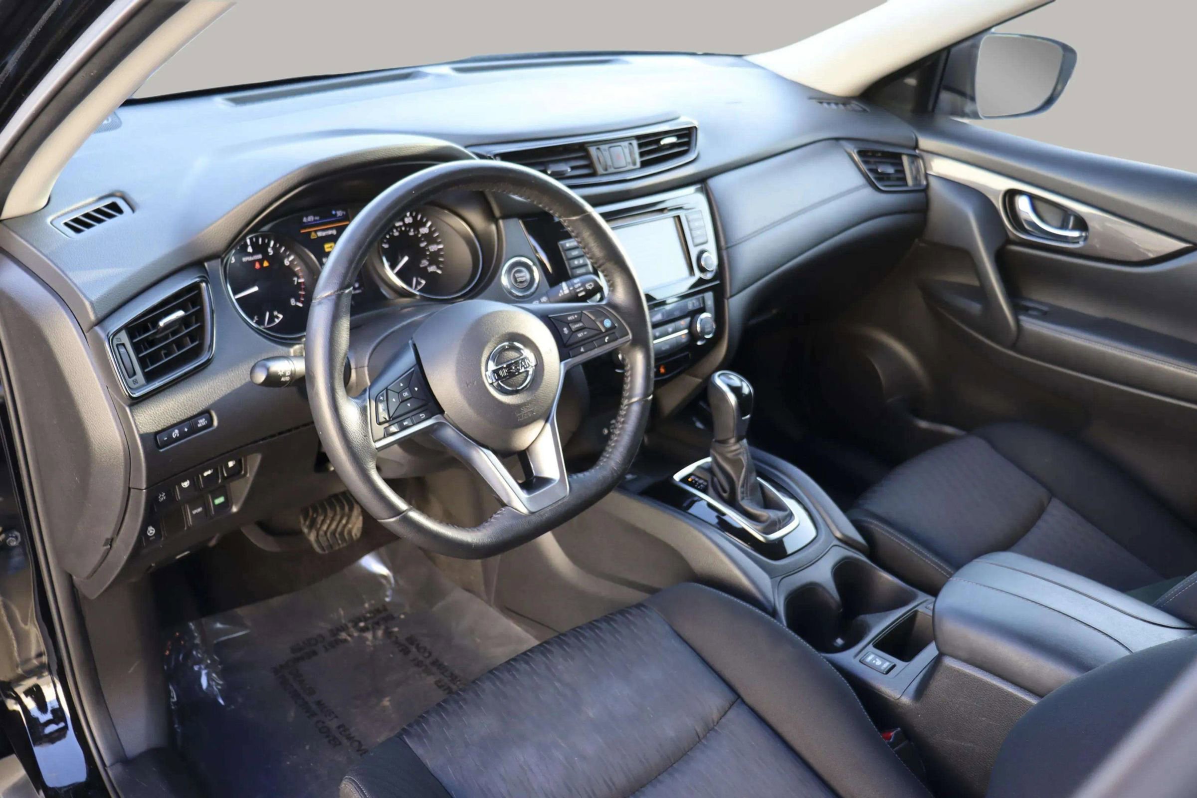 Used 2019 Nissan Rogue SV w/ Premium Package FWD image 16