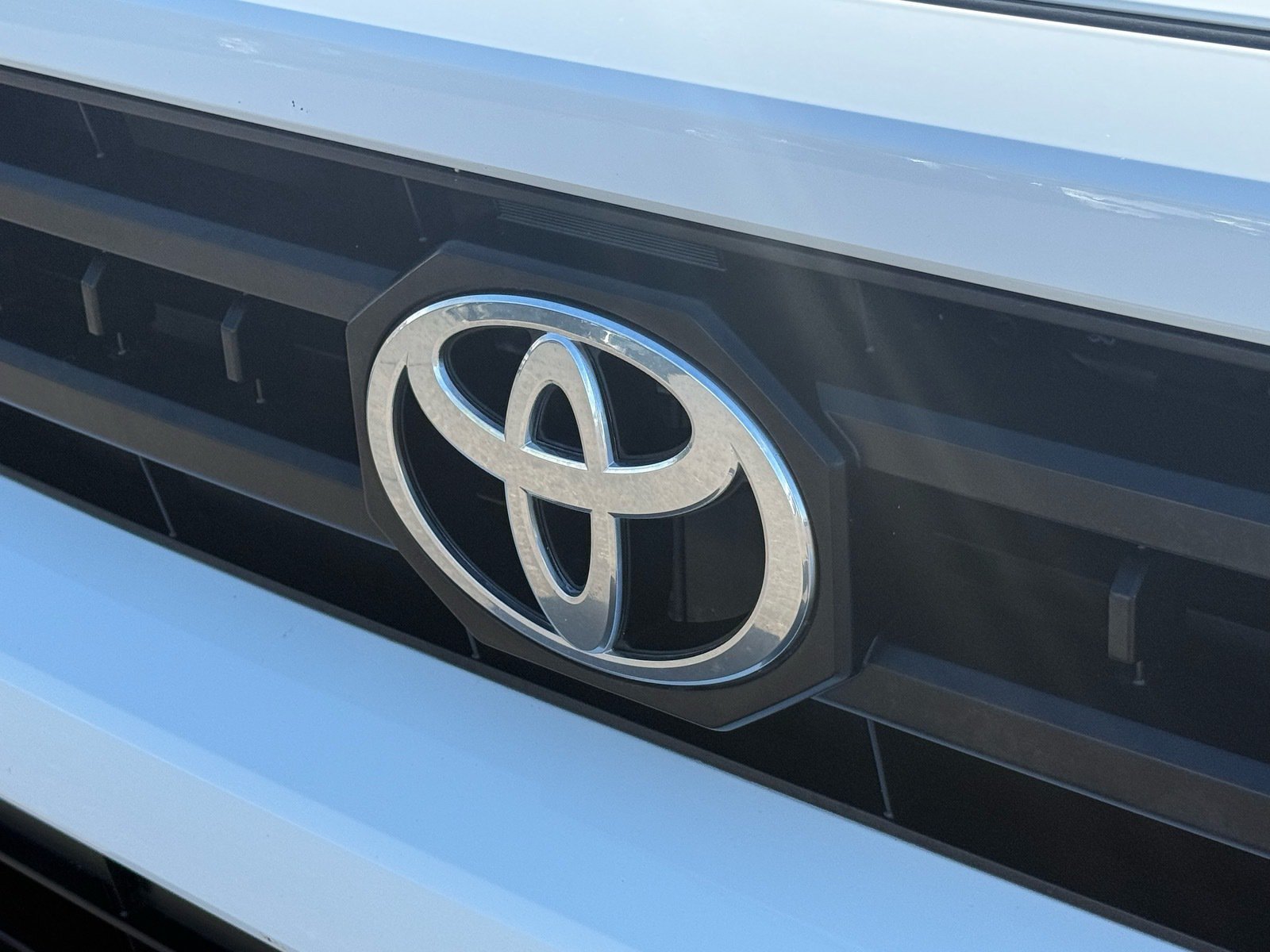 Used 2025 Toyota 4Runner SR5 RWD image 32