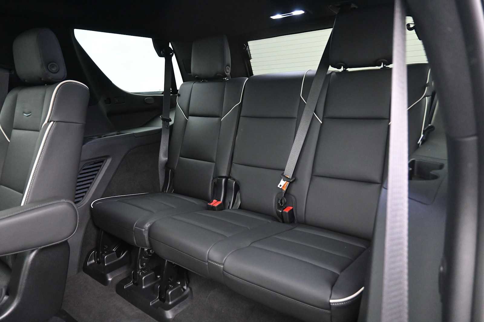 Used 2024 Cadillac Escalade Premium Luxury w/ Performance Package AWD/4WD image 15