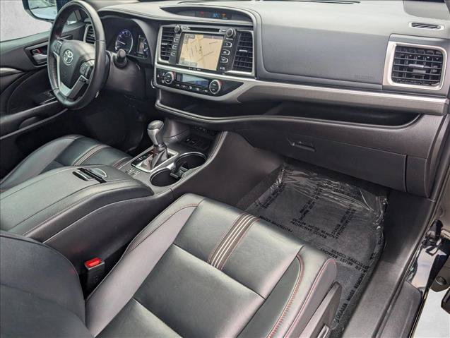 Used 2019 Toyota Highlander SE FWD image 21