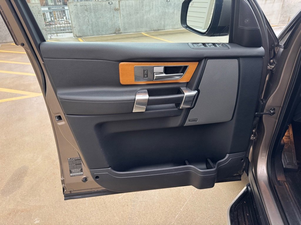 Used 2015 Land Rover LR4 HSE AWD/4WD image 12