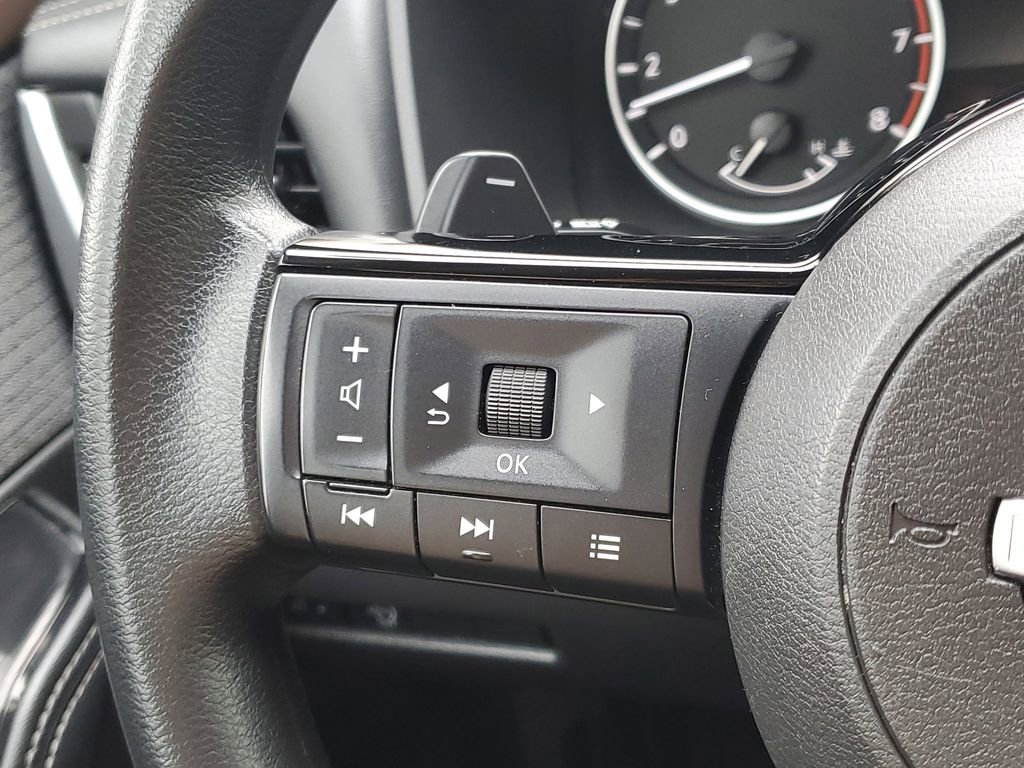 Used 2023 Nissan Rogue SV FWD image 13