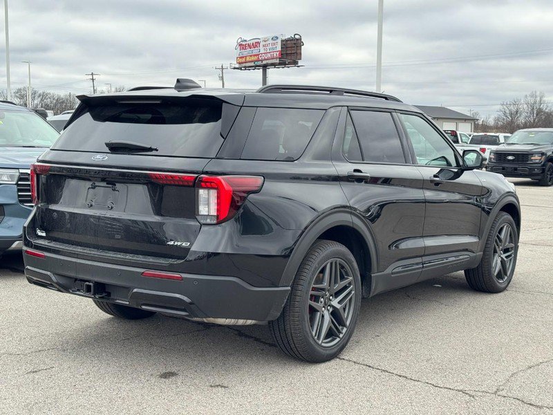 New 2026 Ford Explorer ST-Line w/ ST-Line Street Pack image 3