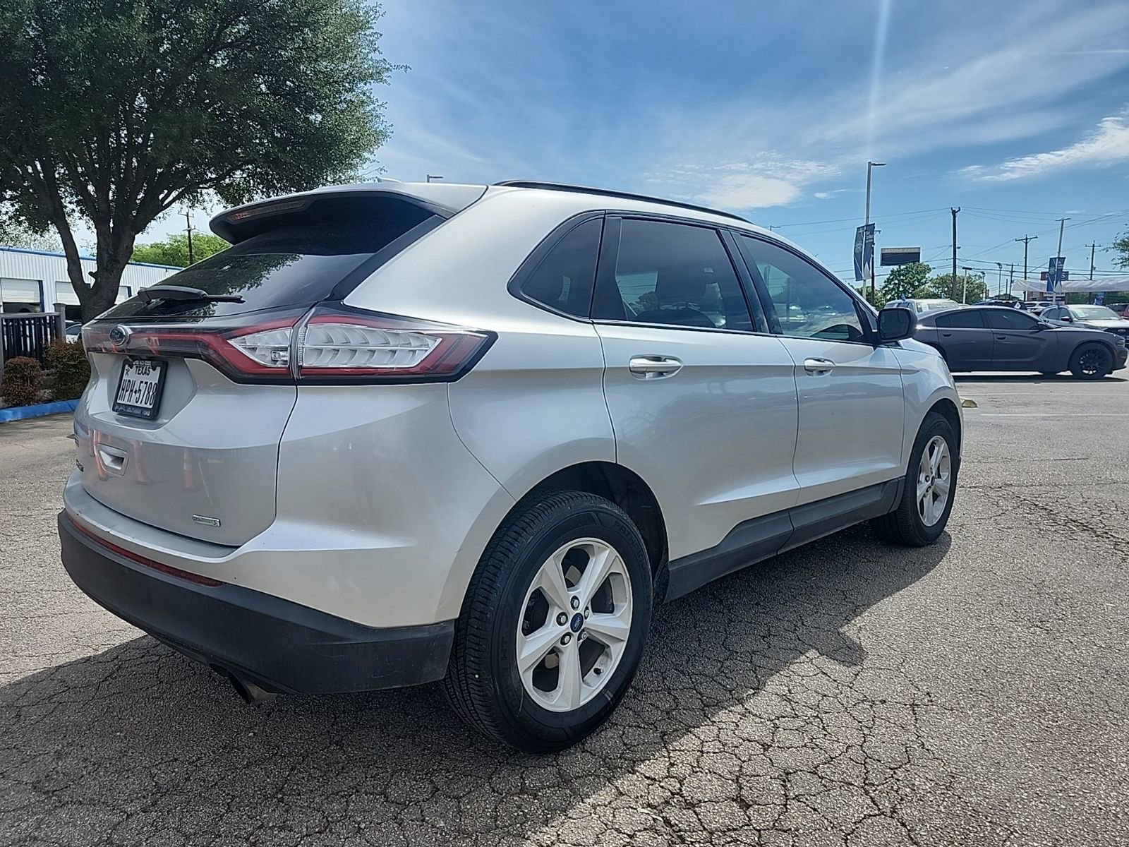 Used 2016 Ford Edge SE image 3
