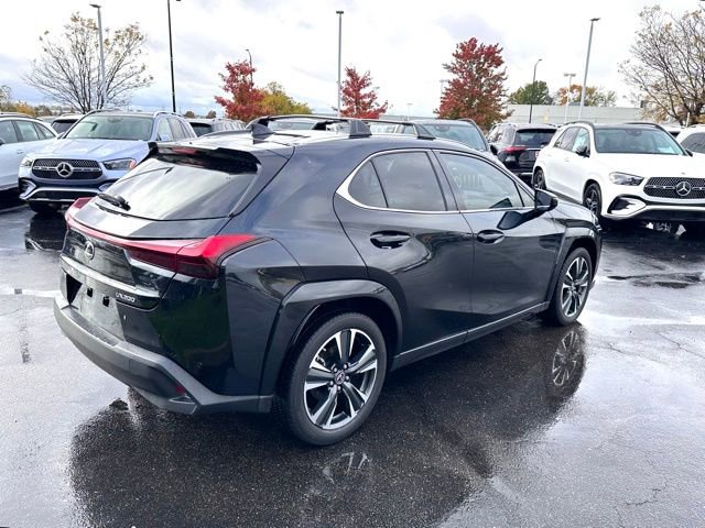 Used 2022 Lexus UX 200 w/ Premium Package image 10