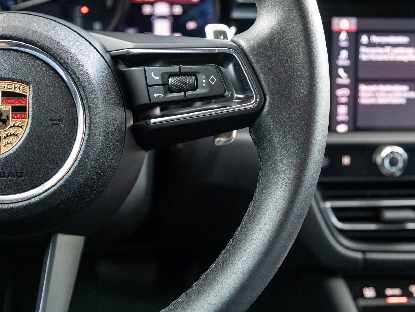 Certified 2025 Porsche Macan image 16