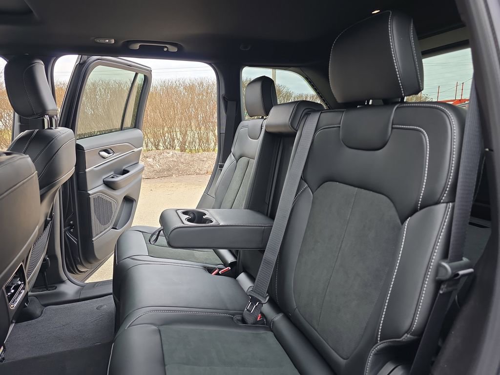 New 2026 Jeep Grand Cherokee Altitude image 14