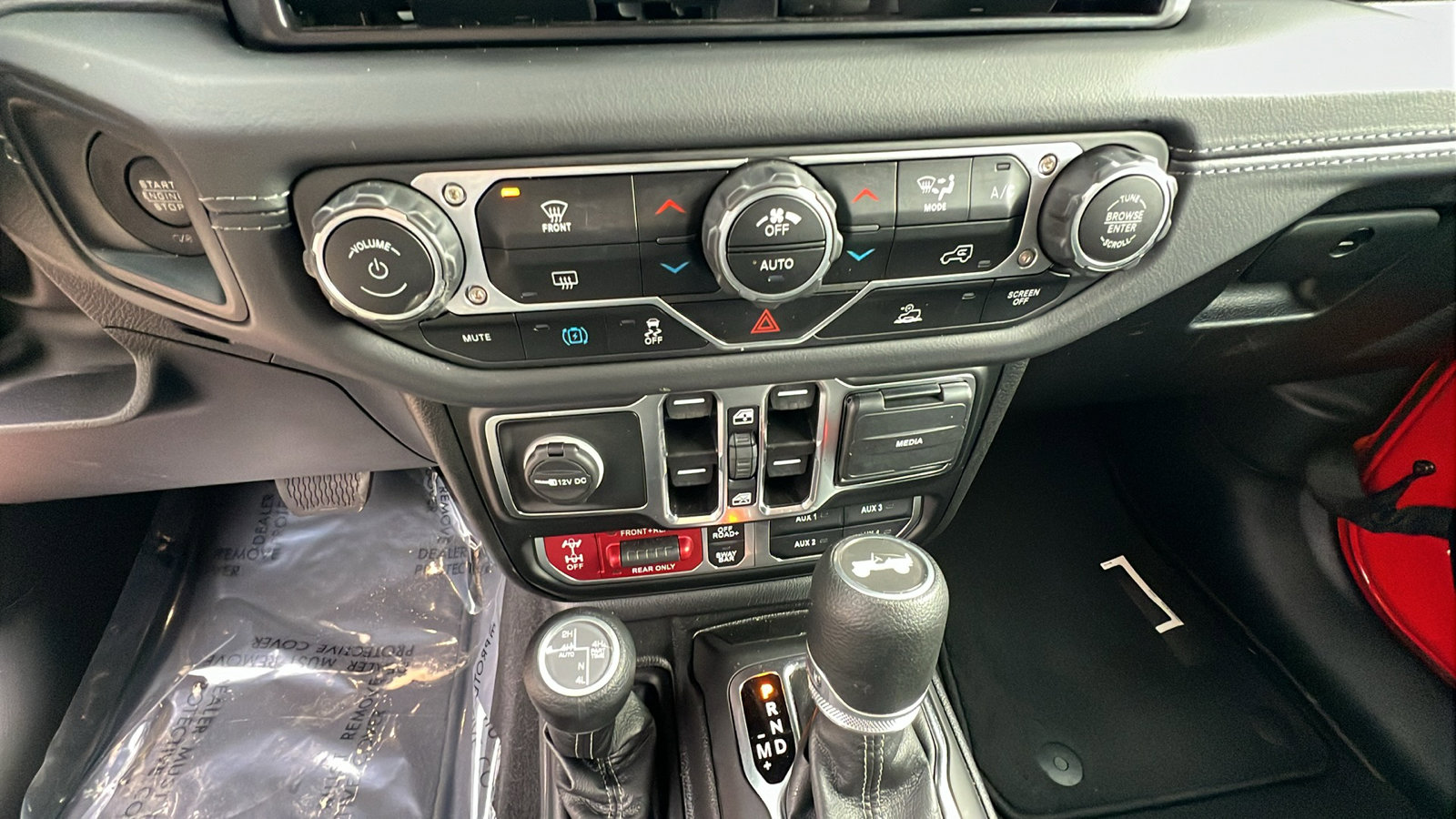 Used 2025 Jeep Wrangler Unlimited Rubicon 4xe image 32