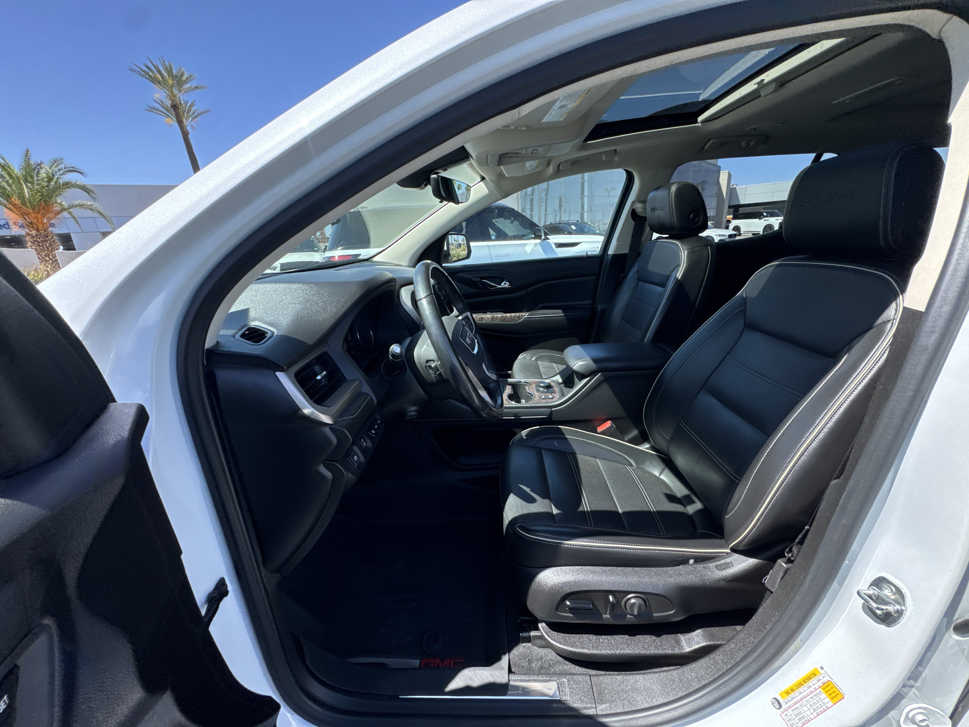 Used 2022 GMC Acadia Denali w/ Denali Ultimate Package FWD image 10