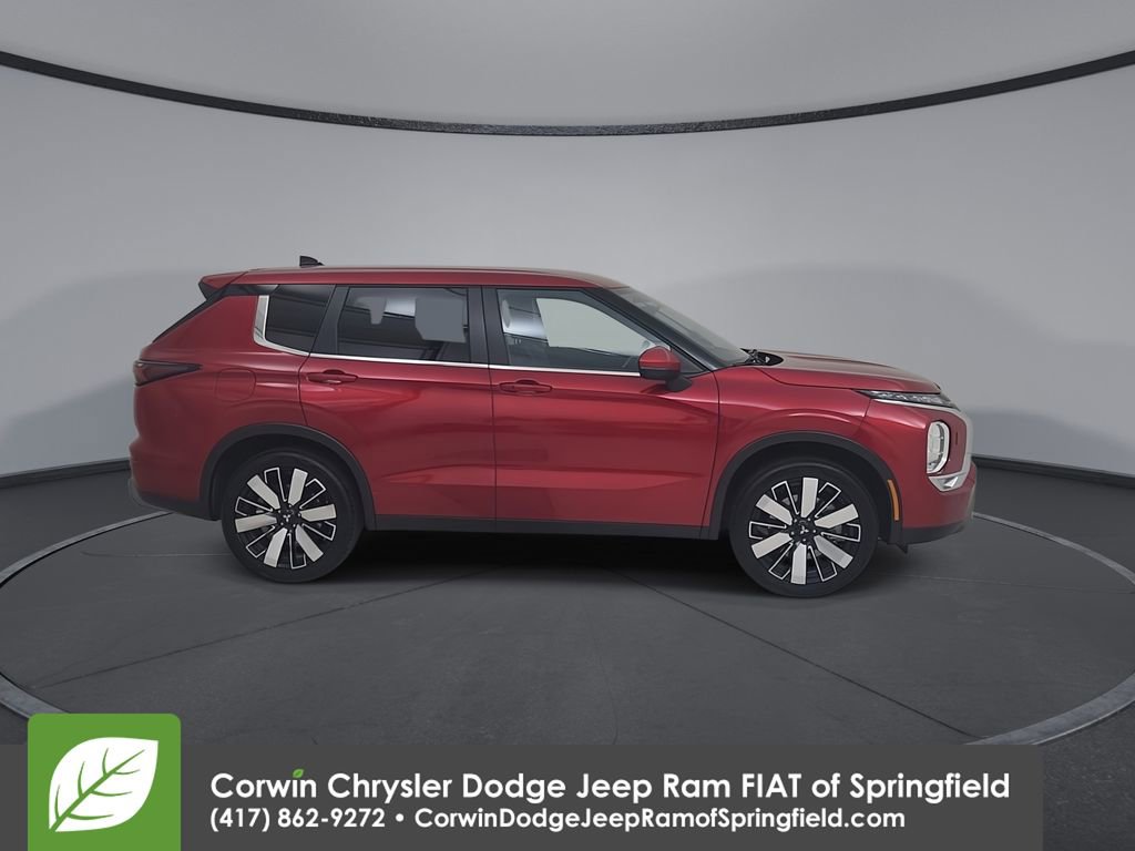 Used 2025 Mitsubishi Outlander SE image 17