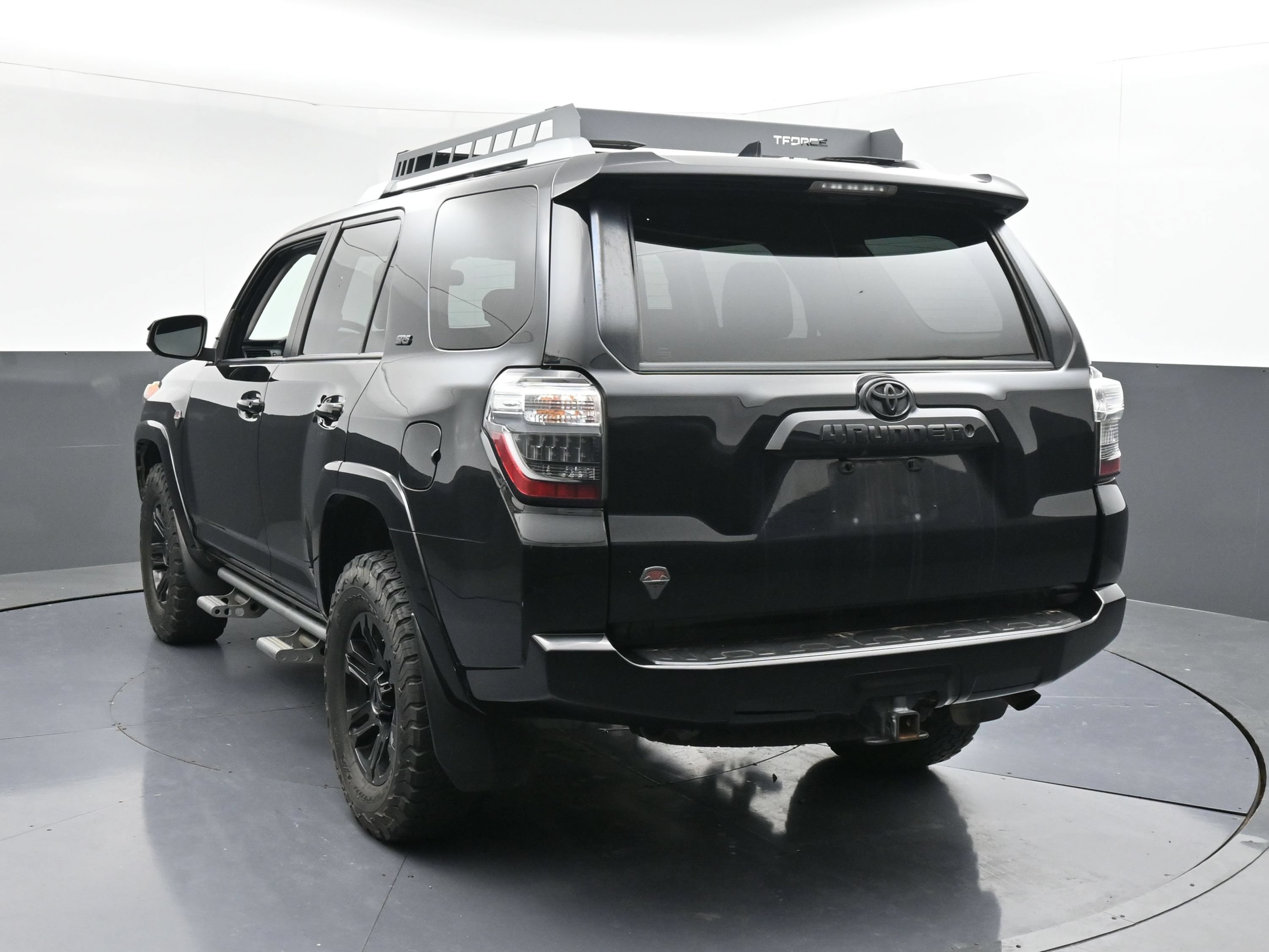 Used 2017 Toyota 4Runner SR5 AWD/4WD image 7