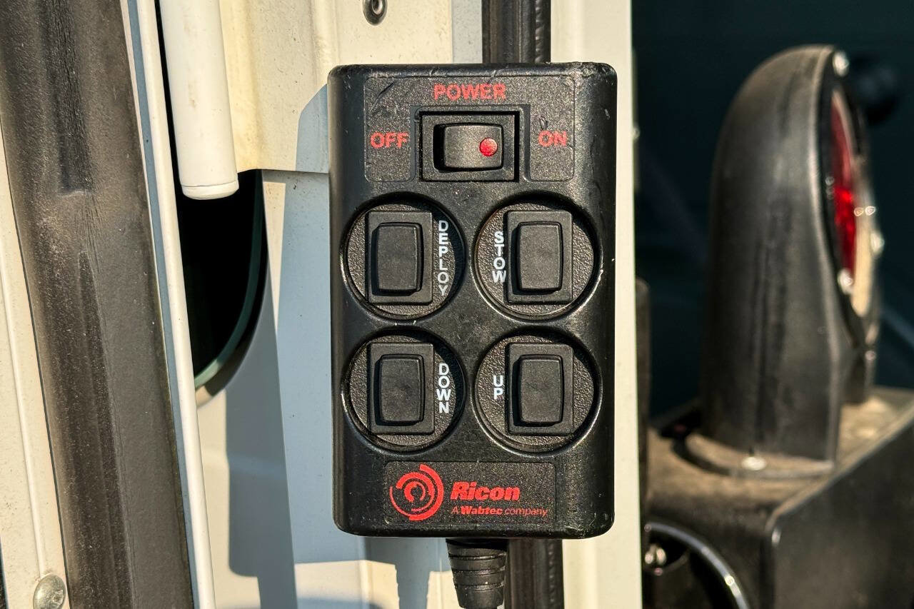 Used 2011 Ford E-350 and Econoline 350 Extended Super Duty w/ PWR Group image 7