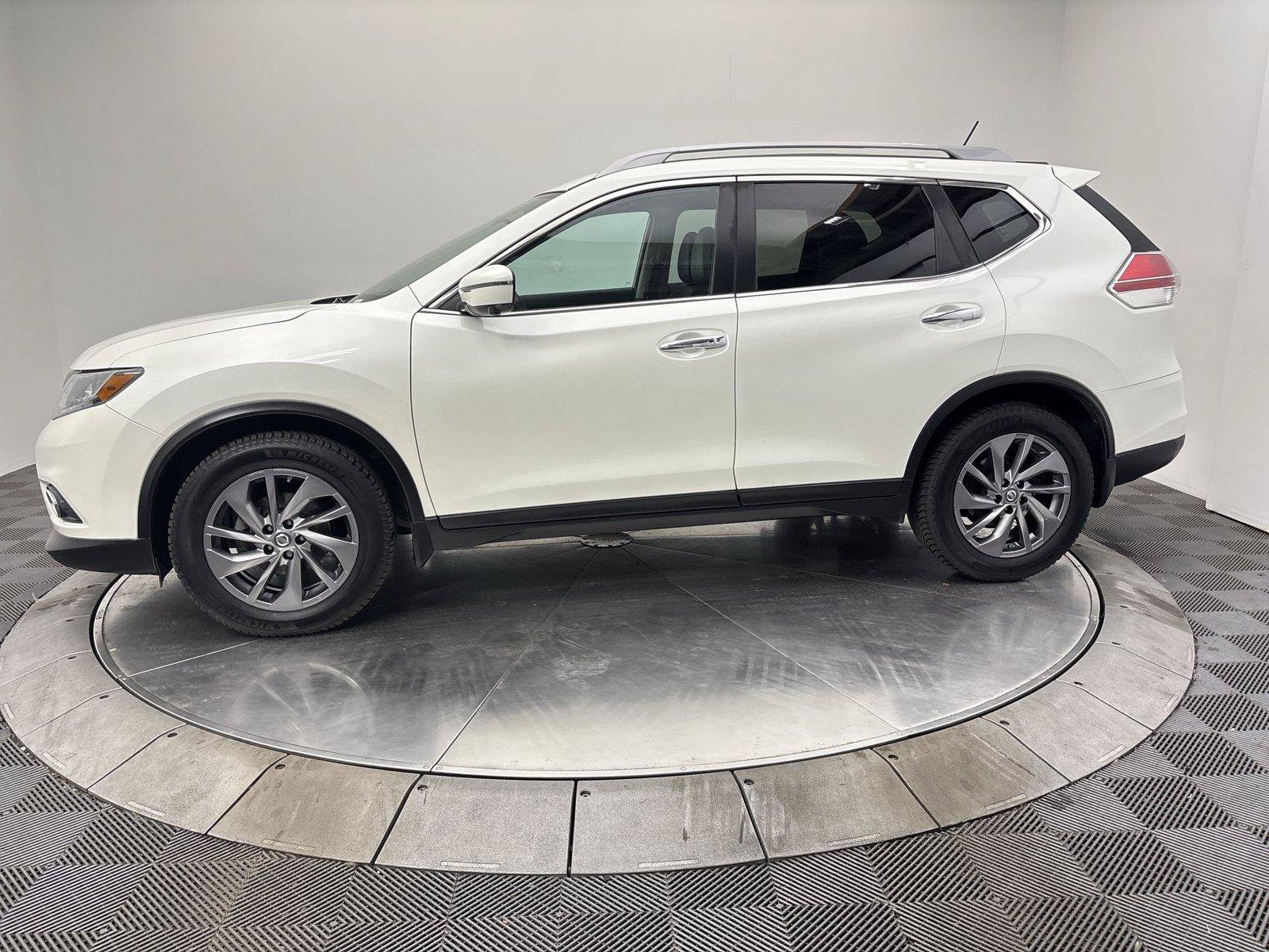 Used 2016 Nissan Rogue SL w/ SL Premium Package FWD image 16