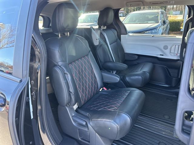 Used 2025 Toyota Sienna XLE image 19