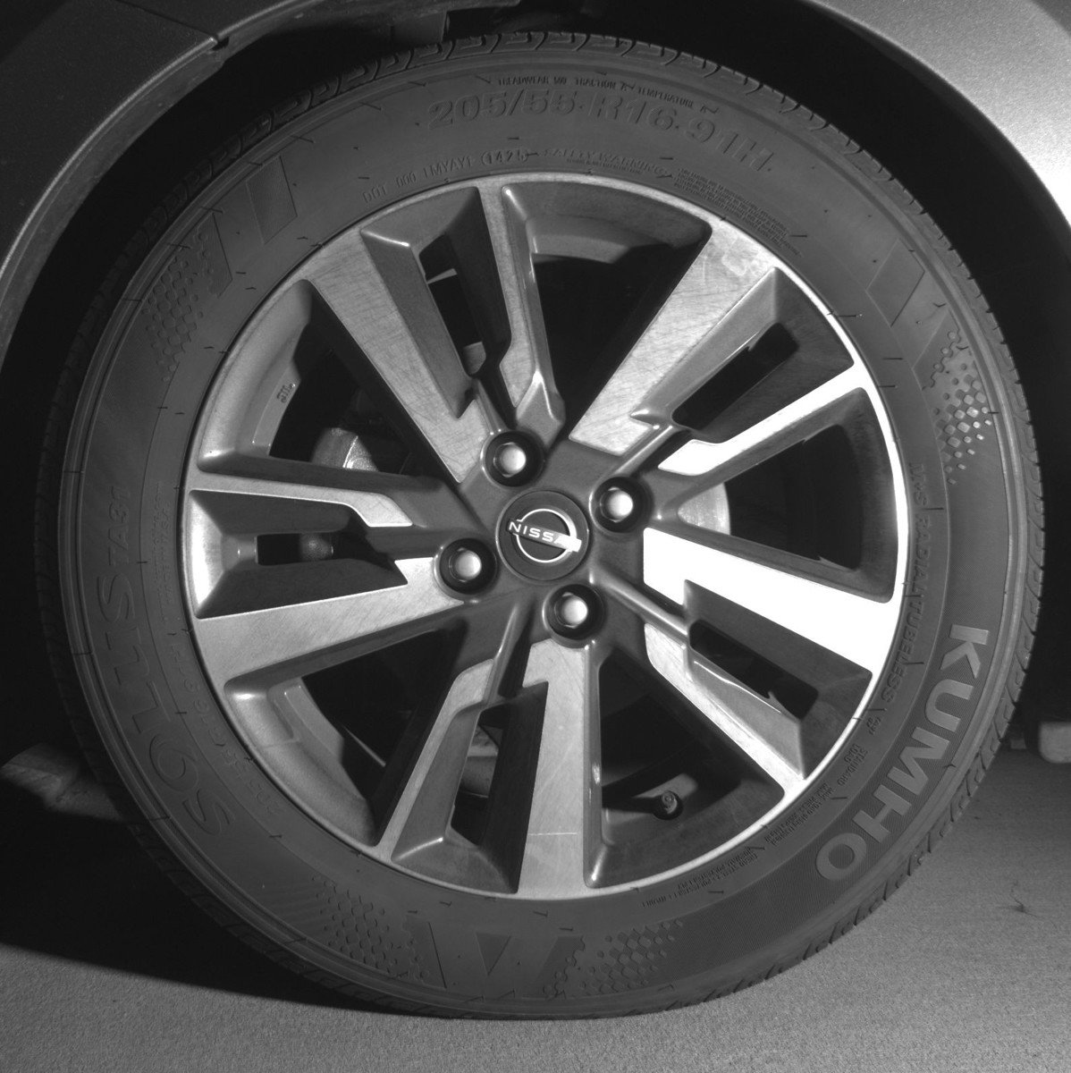 Used 2025 Nissan Versa SV image 12