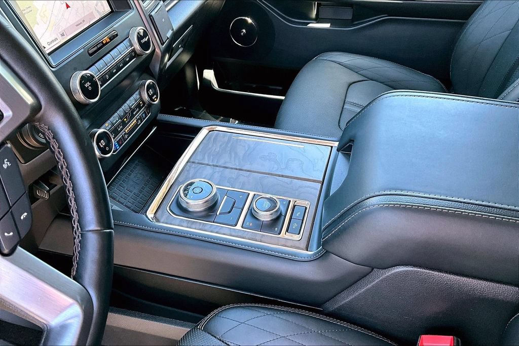 Used 2019 Ford Expedition Platinum AWD/4WD image 17