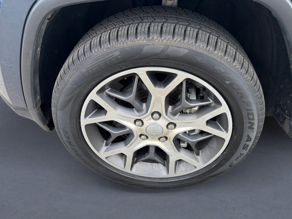 Used 2020 Jeep Grand Cherokee Limited w/ Luxury Group II image 9