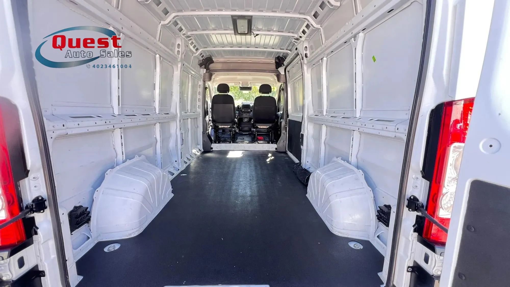 Used 2025 RAM ProMaster 2500 w/ Convenience Group FWD image 13