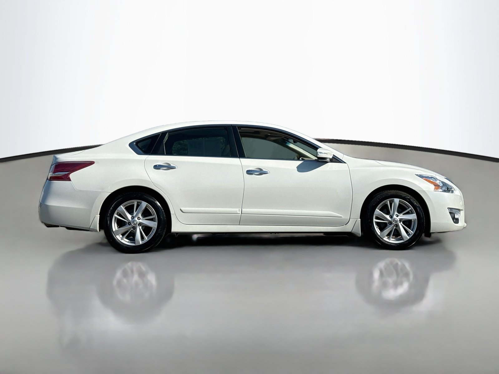Used 2013 Nissan Altima 2.5 SL w/ Technology Pkg FWD image 8