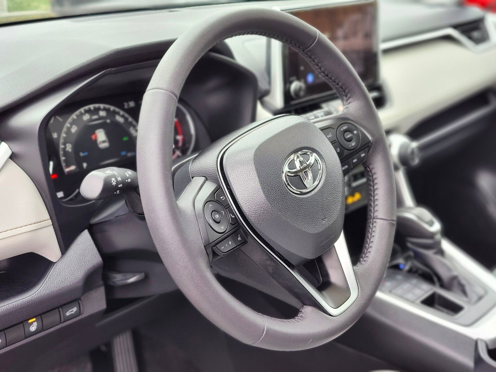 Used 2025 Toyota RAV4 XLE Premium image 19