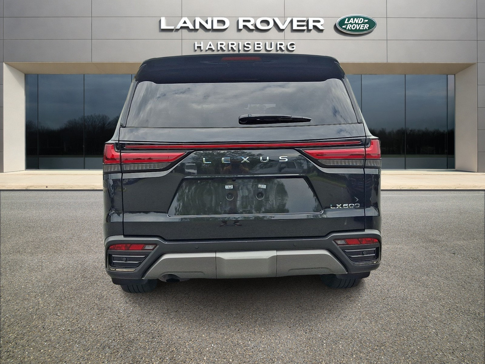 Used 2024 Lexus LX 600 4WD w/ Appearance Package image 3