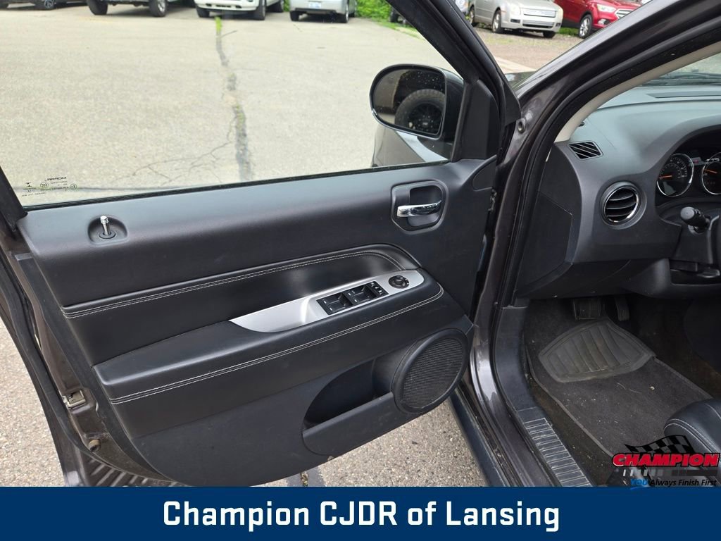 Used 2014 Jeep Compass Latitude AWD/4WD image 16