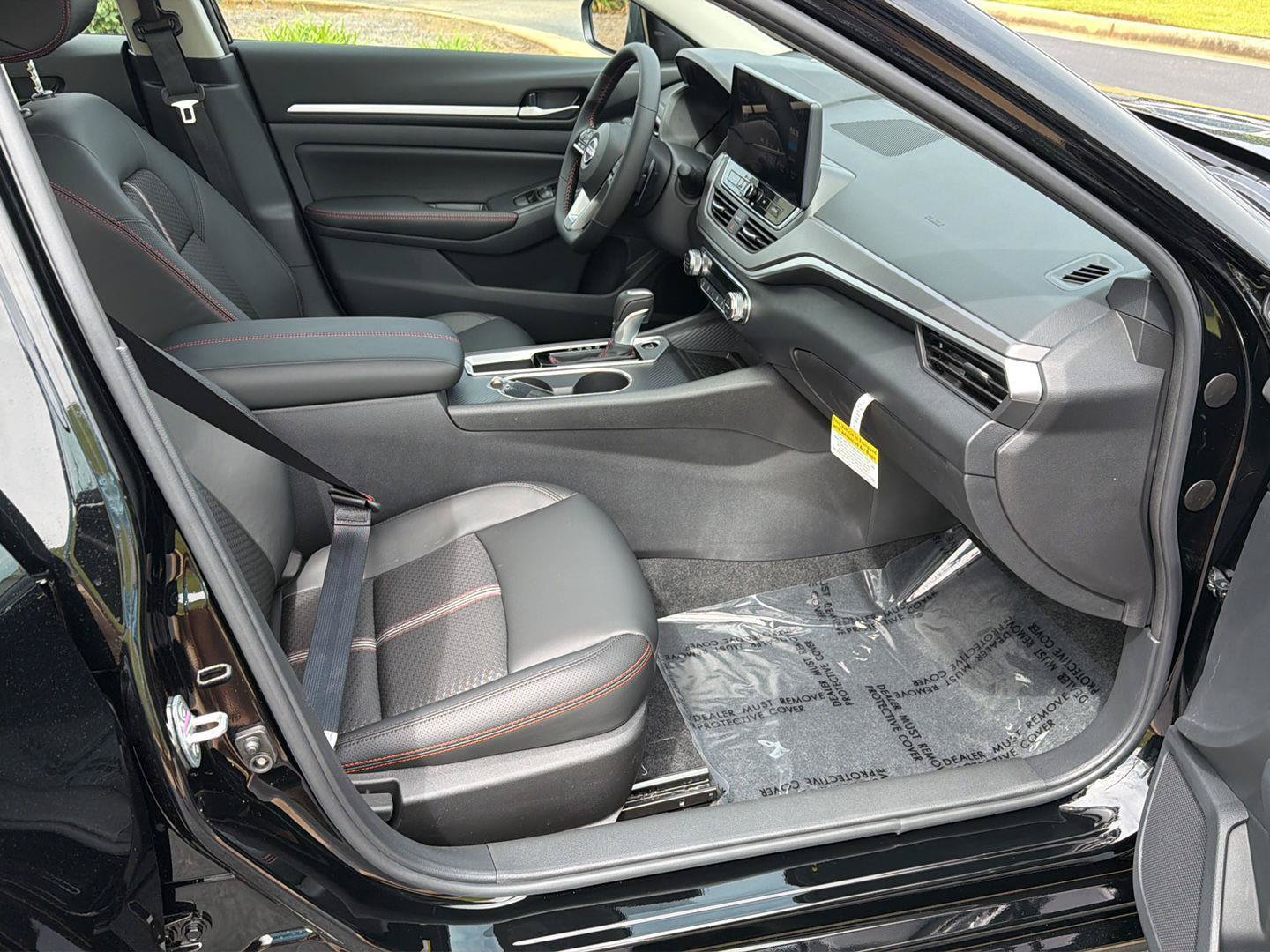 New 2026 Nissan Altima 2.5 SR w/ SR Midnight Edition Package FWD image 13