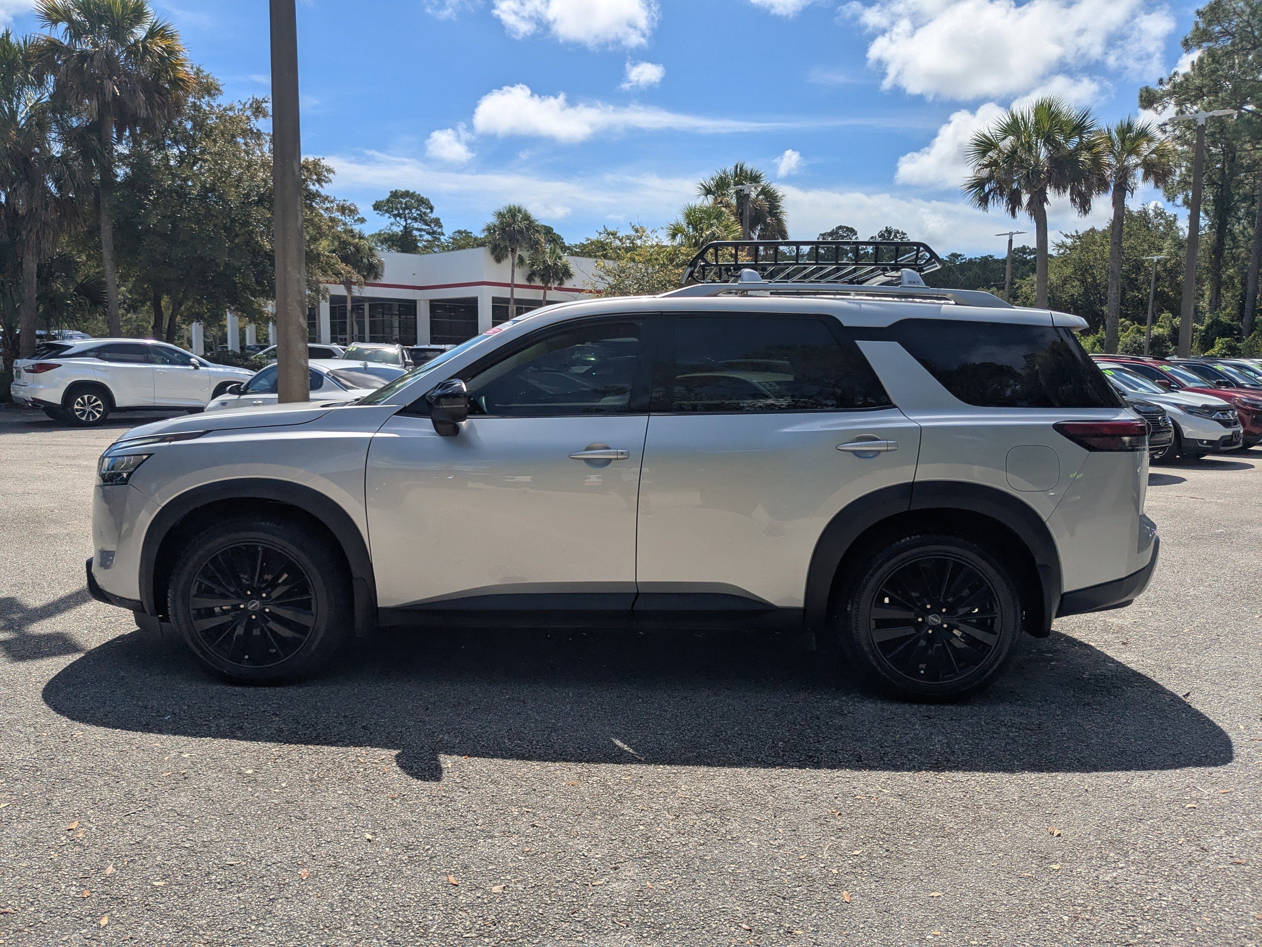 Used 2022 Nissan Pathfinder SL w/ SL Premium Package image 6