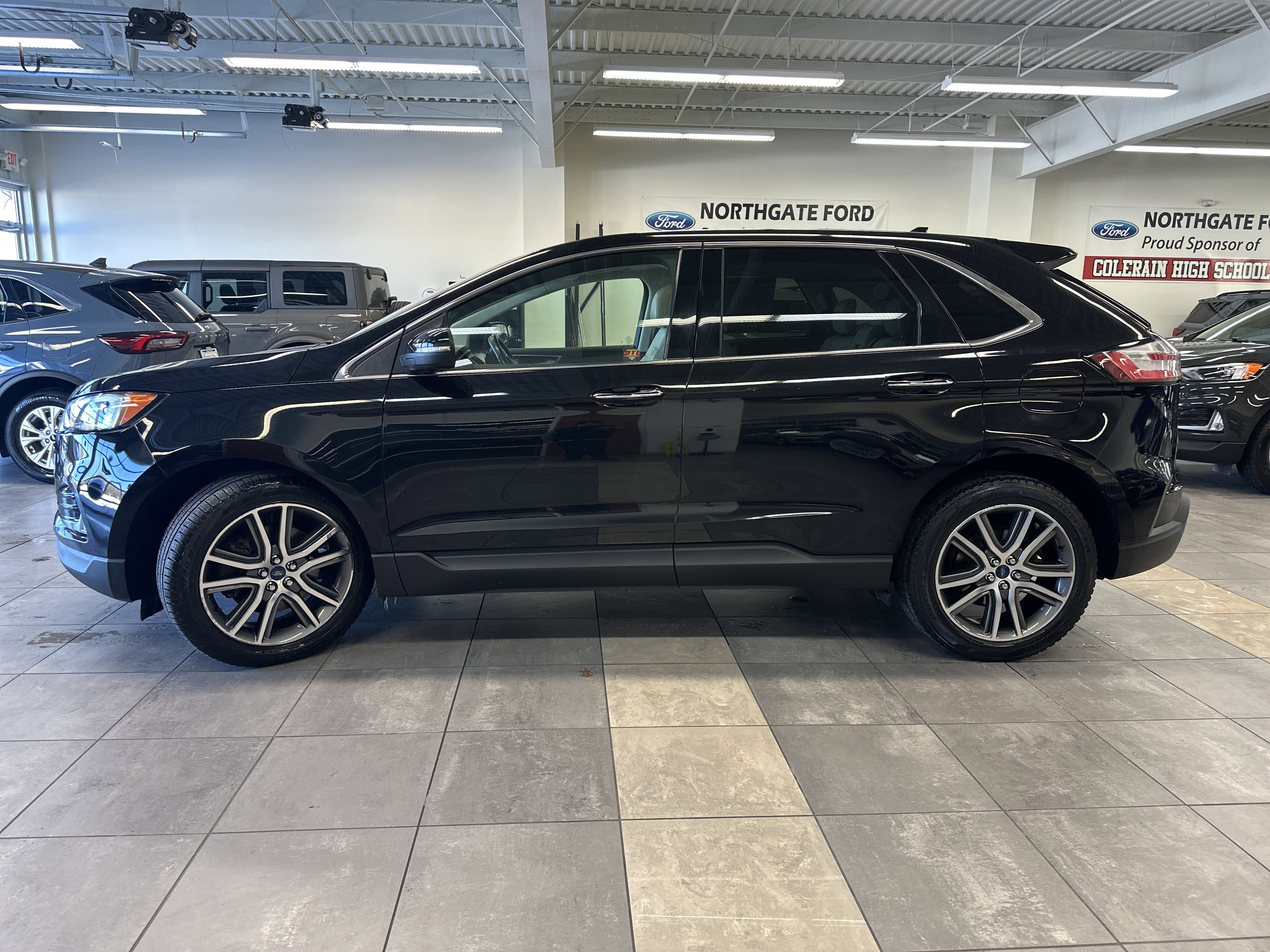 Used 2019 Ford Edge Titanium w/ Cold Weather Package image 16