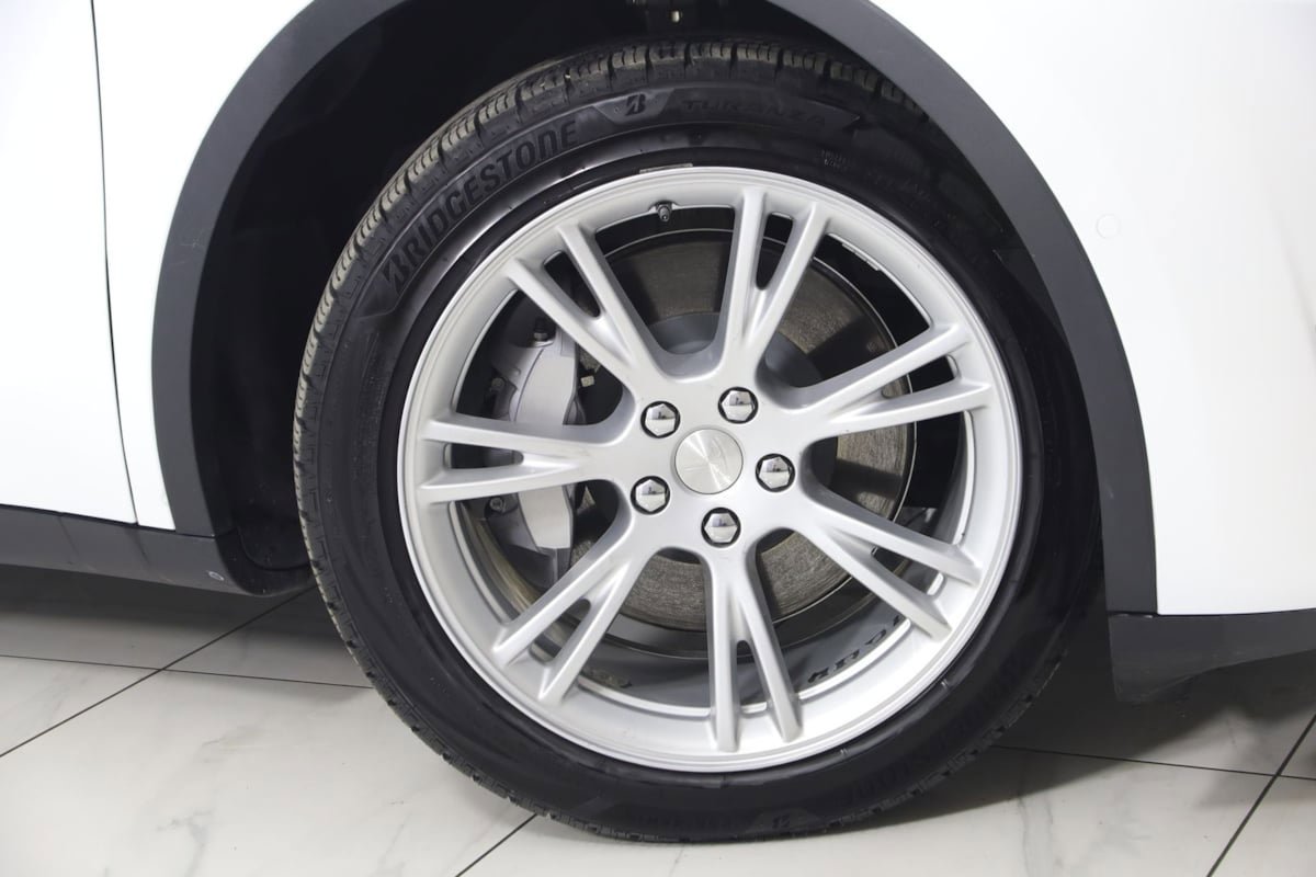 Used 2021 Tesla Model Y Long Range image 16