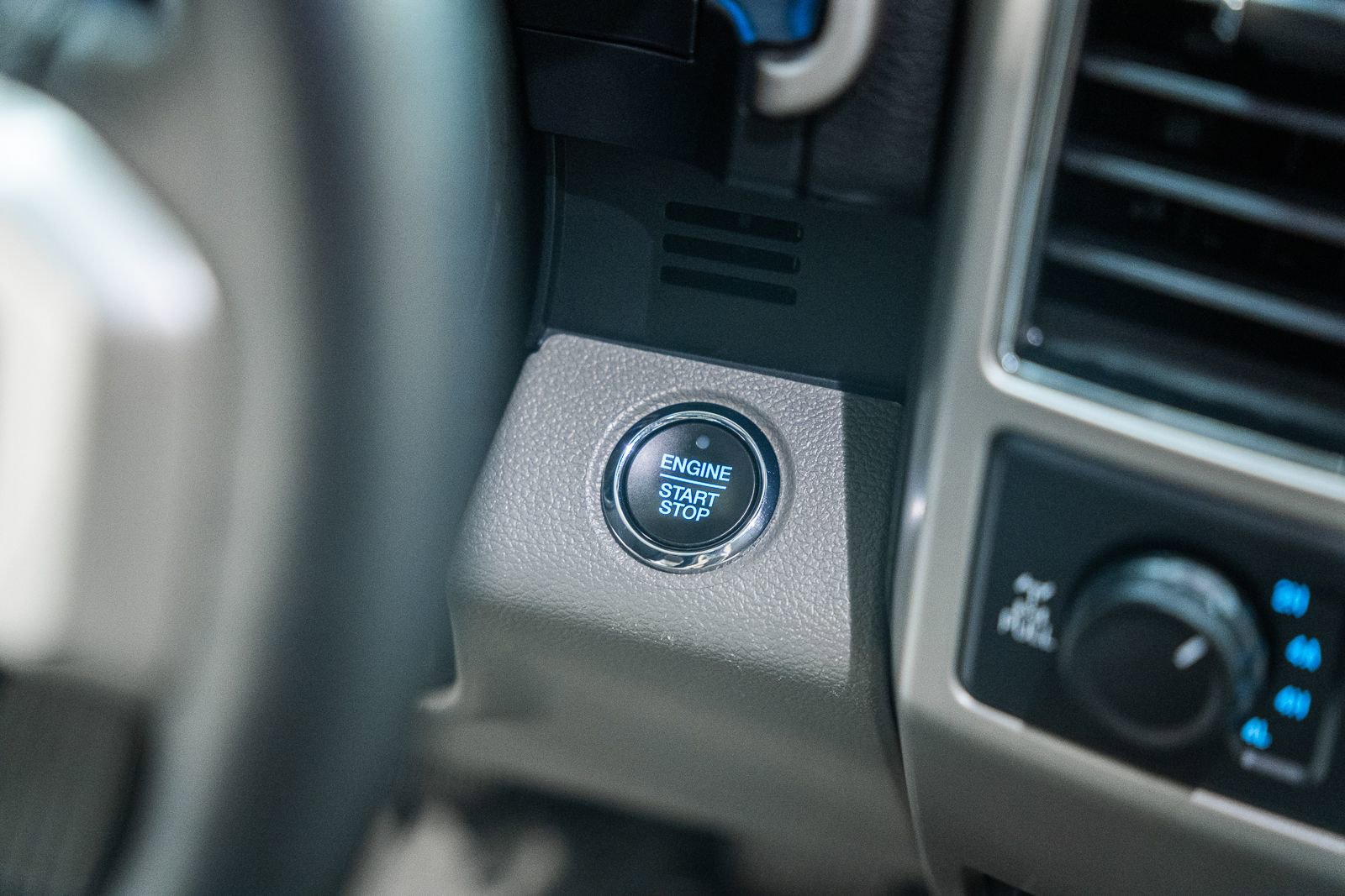 Used 2020 Ford F150 Lariat image 38