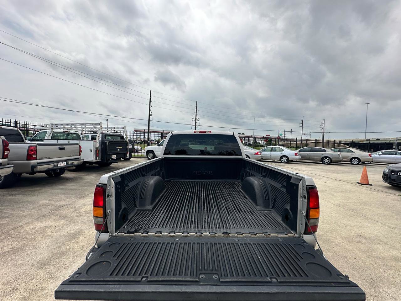 Used 2005 GMC Sierra 1500 SLE w/ Light Duty Power Package RWD image 6
