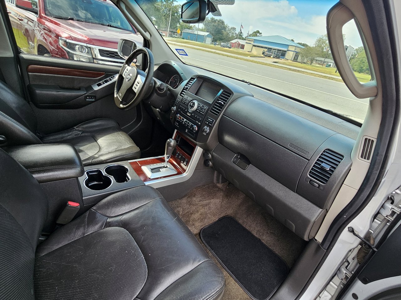 Used 2012 Nissan Pathfinder LE image 17