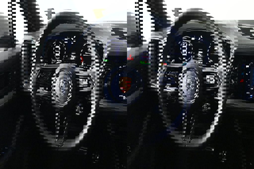 Certified 2025 Porsche Cayenne S image 13