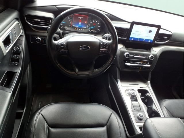 Used 2020 Ford Explorer XLT w/ Equipment Group 202A AWD/4WD image 18