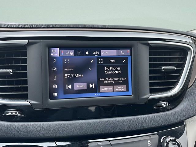 Used 2022 Chrysler Voyager LX image 29