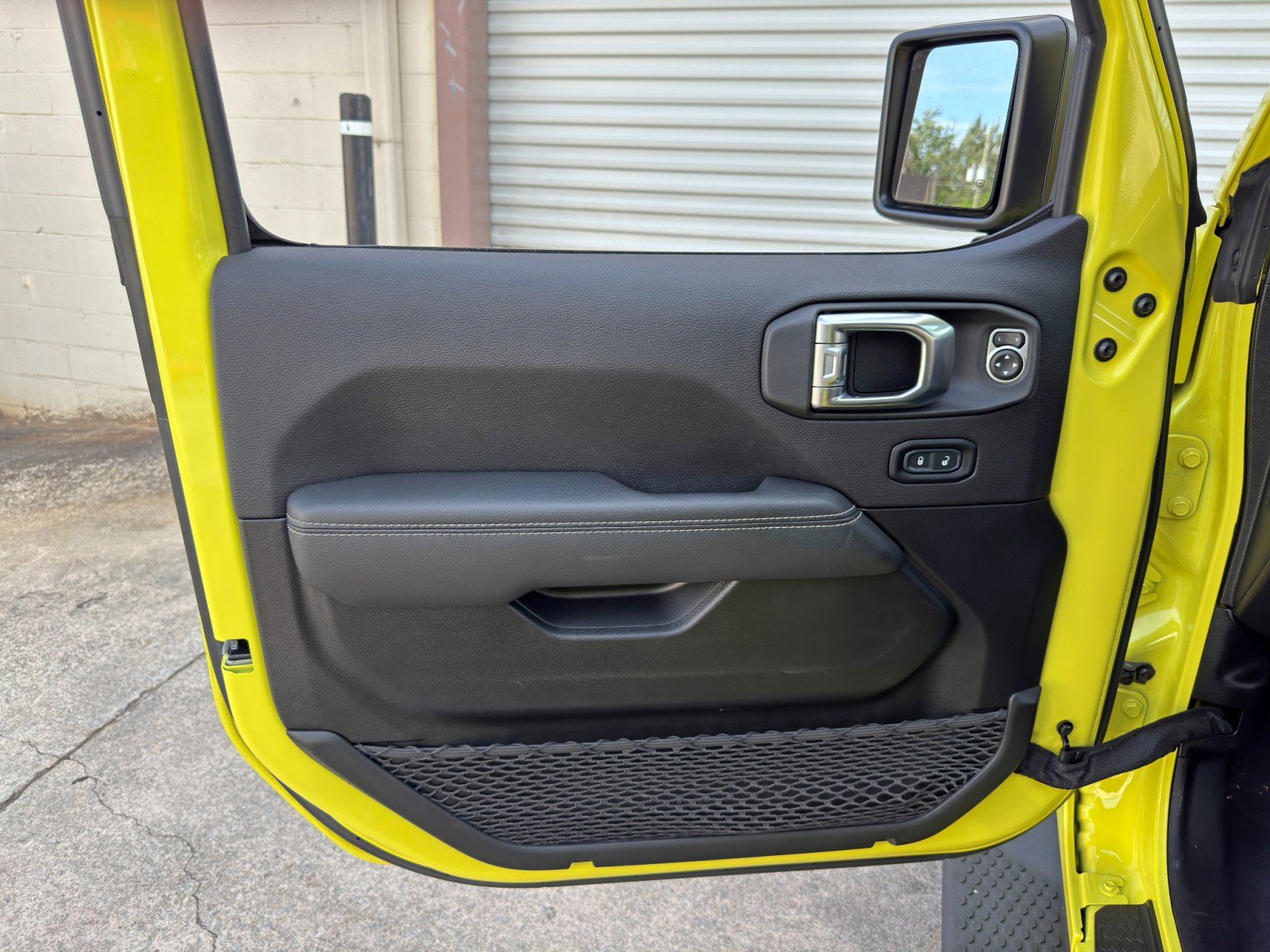 Used 2023 Jeep Wrangler Unlimited Sahara AWD/4WD image 39