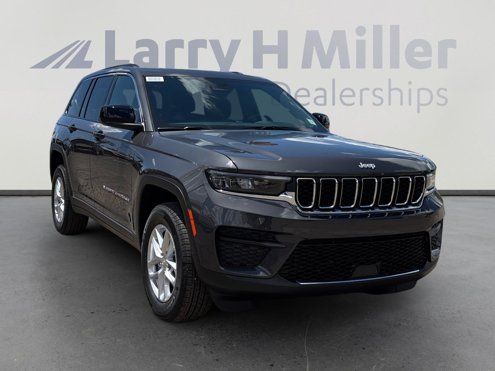 New 2025 Jeep Grand Cherokee Laredo X w/ Trailer Tow Package image 7
