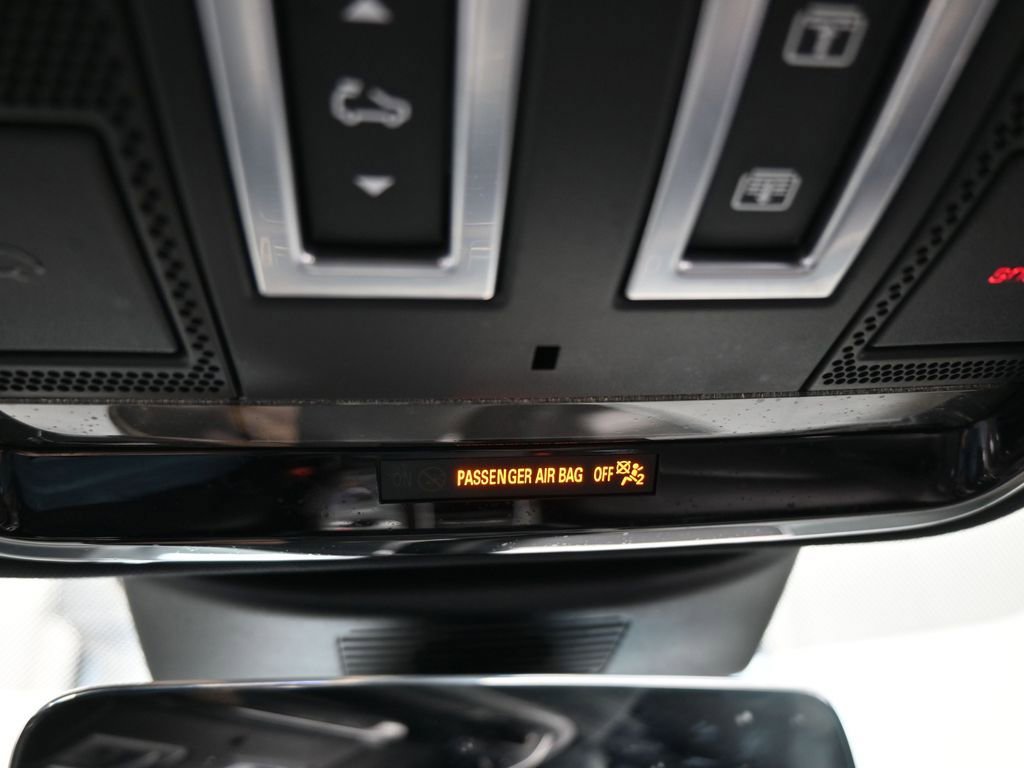 Used 2020 Land Rover Range Rover HSE image 31