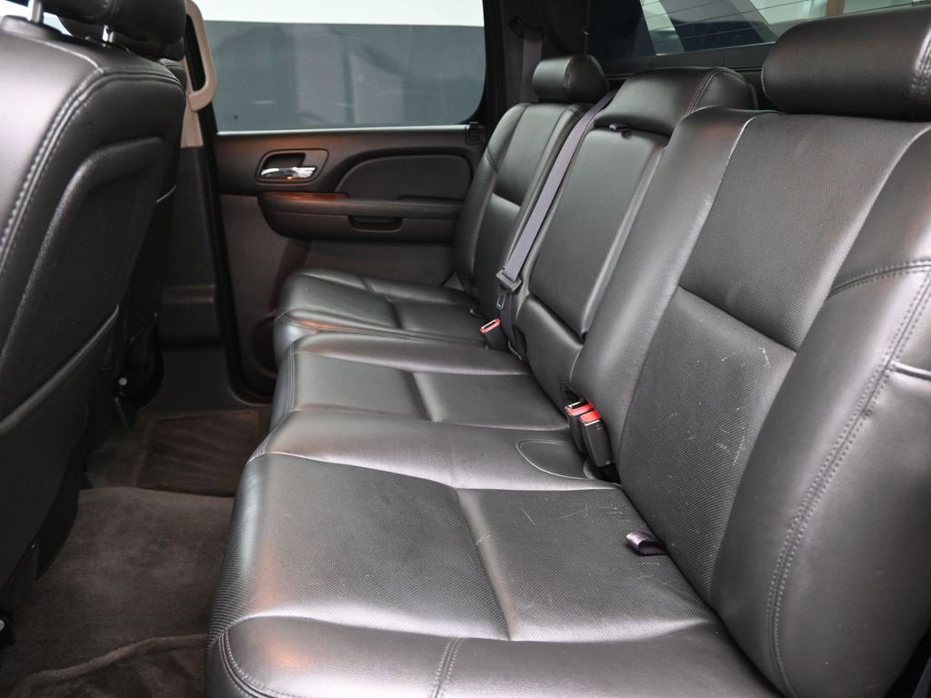 Used 2013 Chevrolet Avalanche LTZ image 10