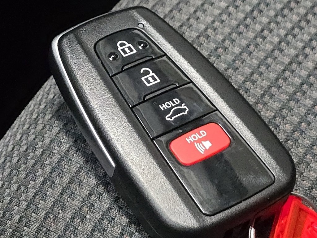Certified 2023 Toyota Highlander L image 33