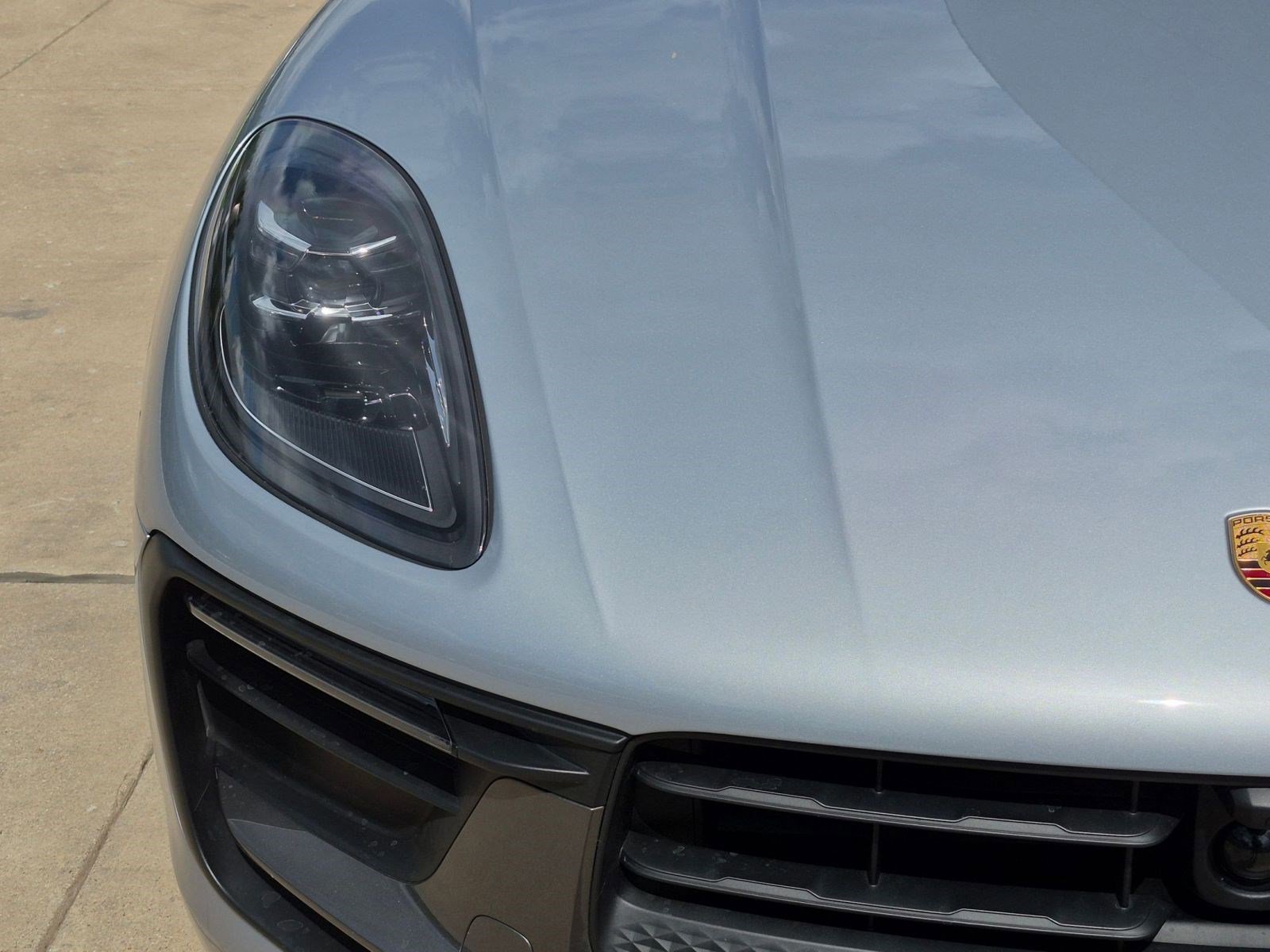 Certified 2025 Porsche Macan Turbo AWD/4WD image 12