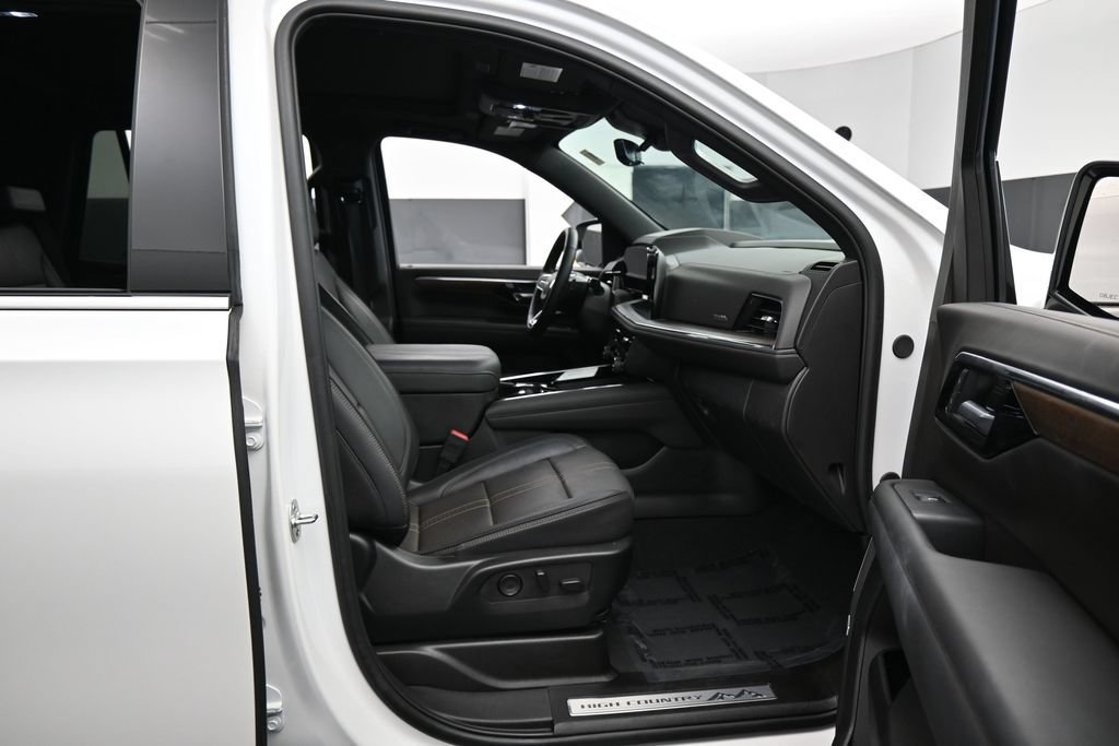 Used 2025 Chevrolet Tahoe High Country w/ Sun And Tow Package AWD/4WD image 50