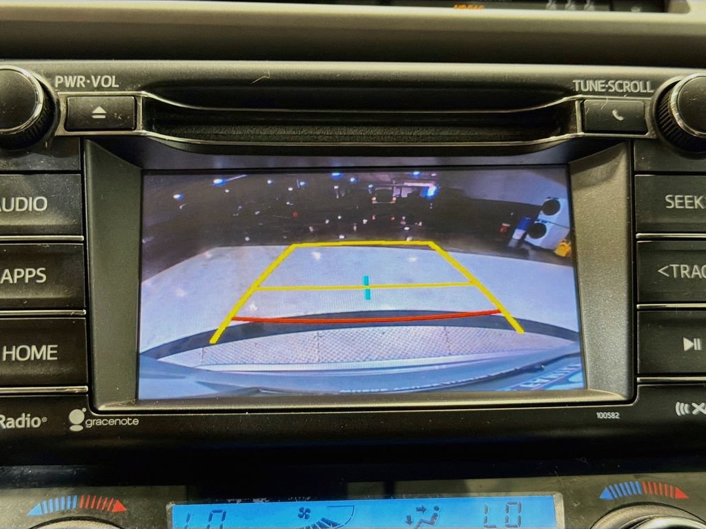 Used 2017 Toyota RAV4 XLE AWD/4WD image 10