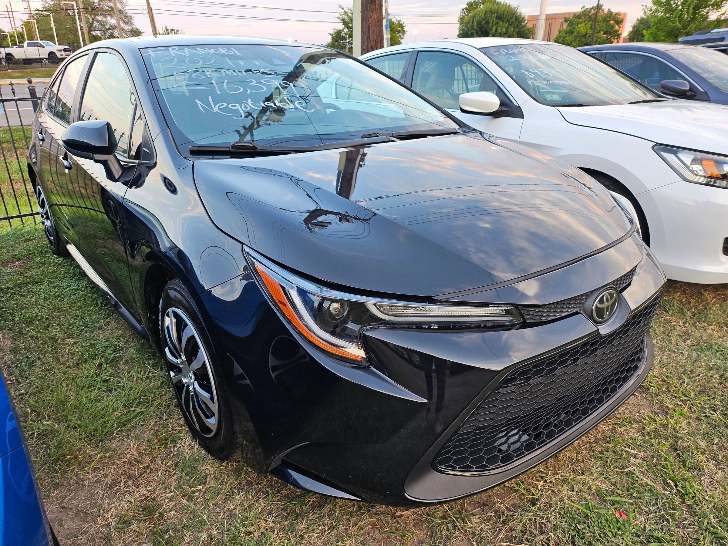 Used 2021 Toyota Corolla LE FWD image 1