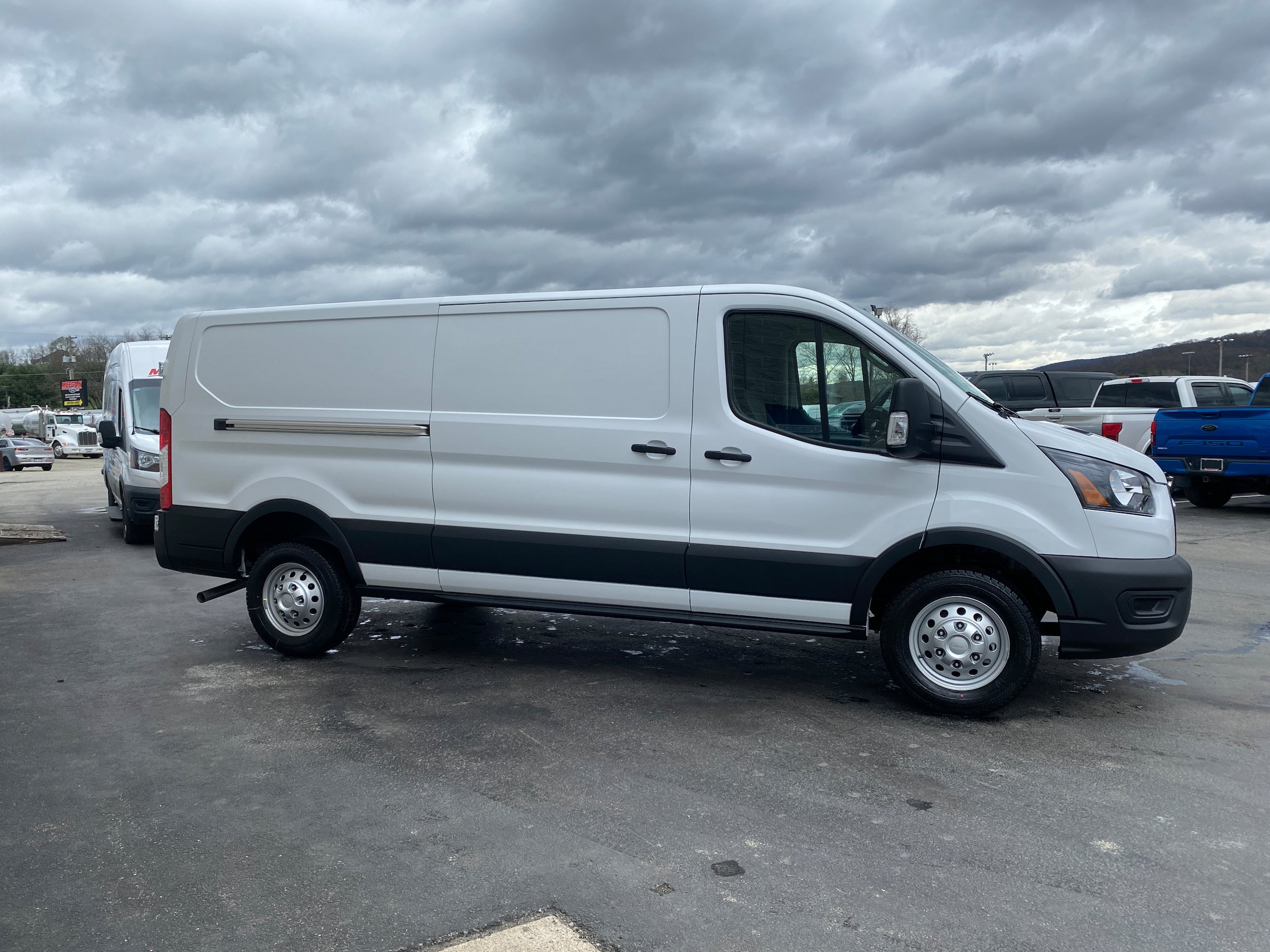 New 2025 Ford Transit 350 148 Low Roof RWD image 10