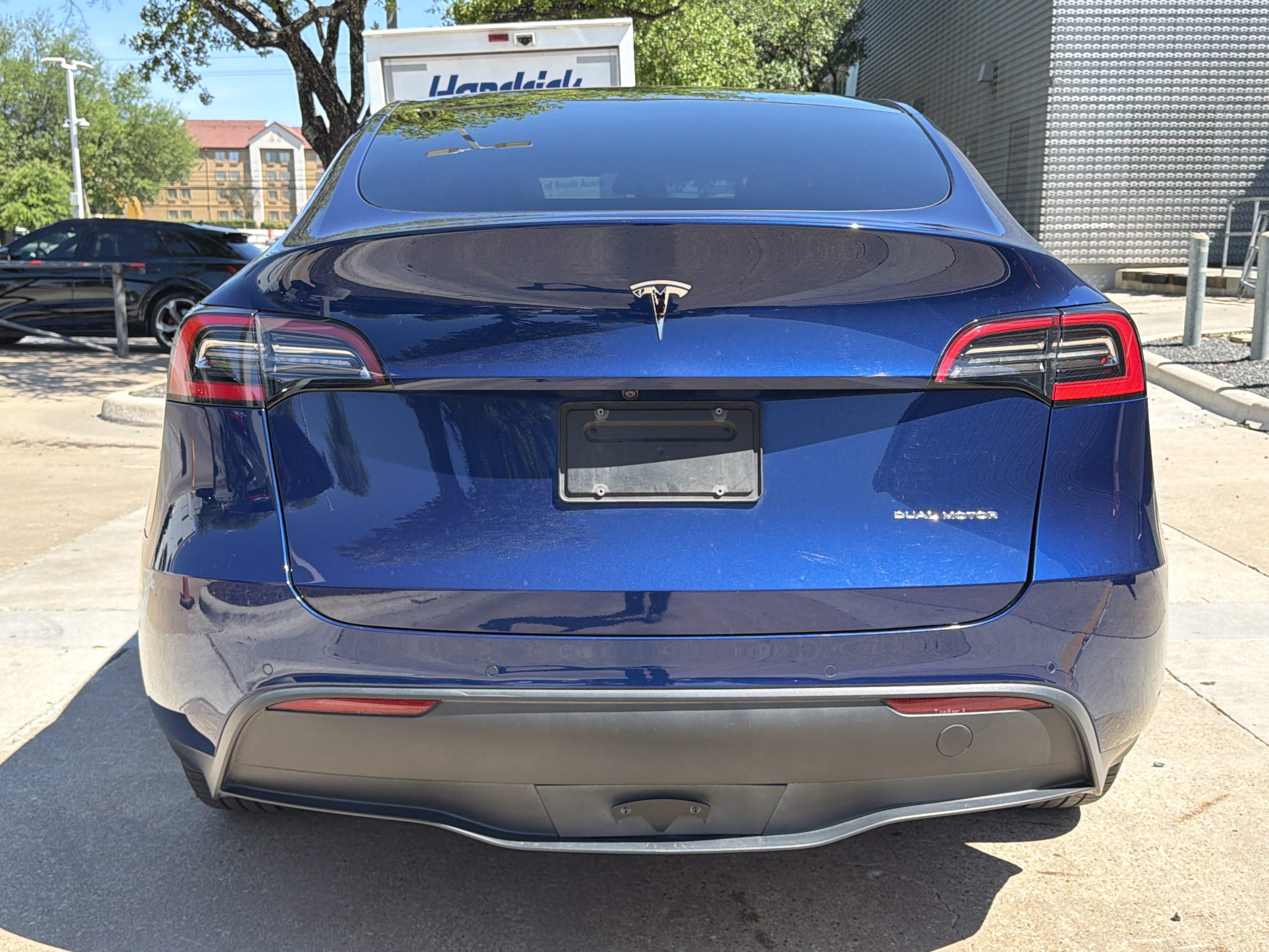 Used 2020 Tesla Model Y Long Range image 9