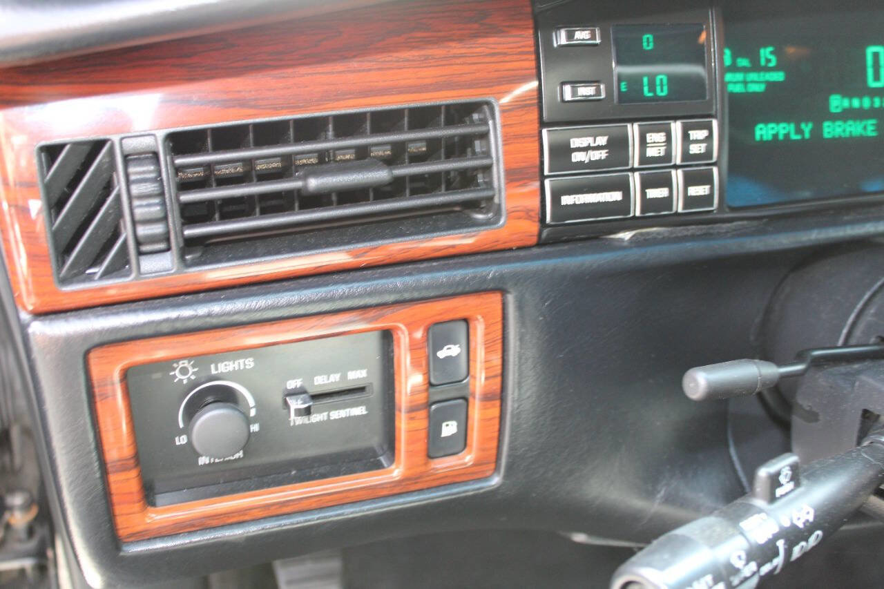 Used 1995 Cadillac De Ville Sedan image 16